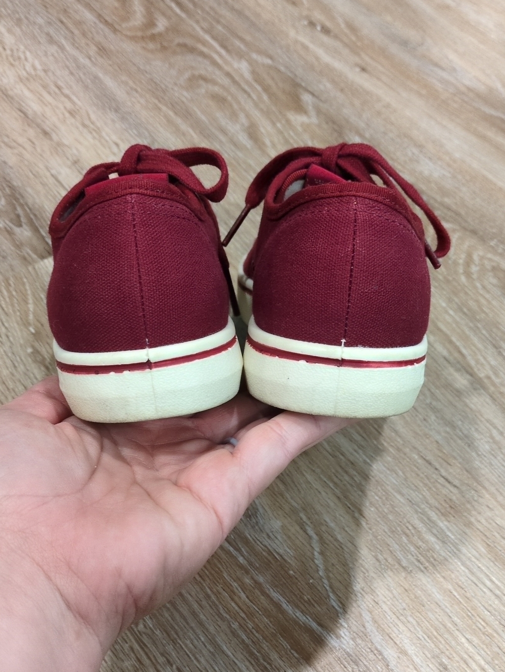 ❤️😎⚡️Keen Women's Canvas Lace-Up Sneaker in Burgundy/Maroon & Cream size 7❤️😎⚡ - Picture 4 of 10